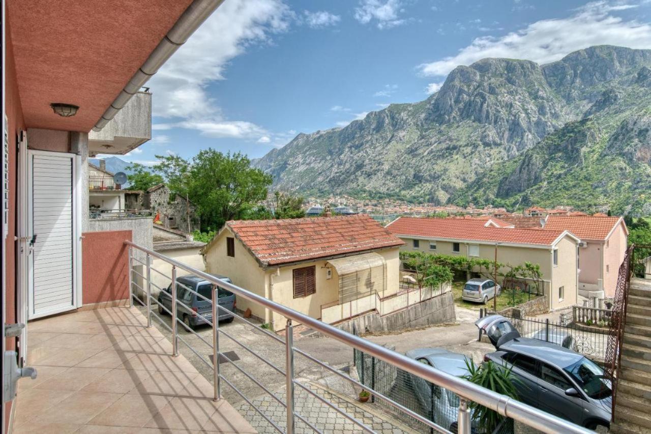 Underhill Royal View Villa Kotor Dış mekan fotoğraf